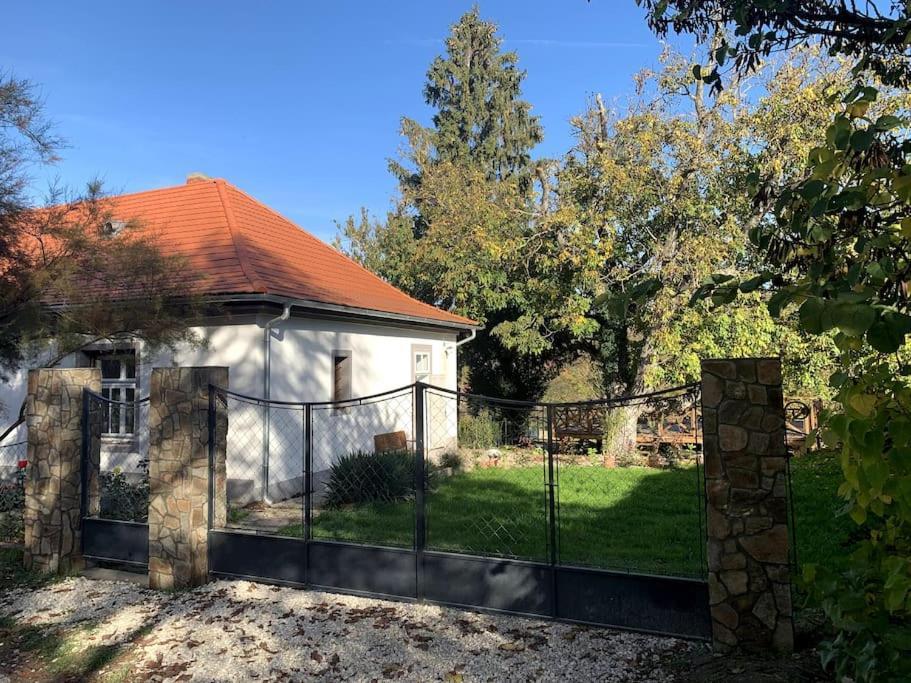 Parokia Apartman Es Coworking A Balaton Mellett Kaptalantoti Dış mekan fotoğraf